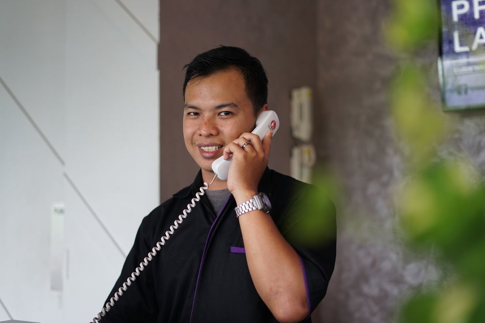 Cleo Hotel Jemursari Surabaya Exterior foto